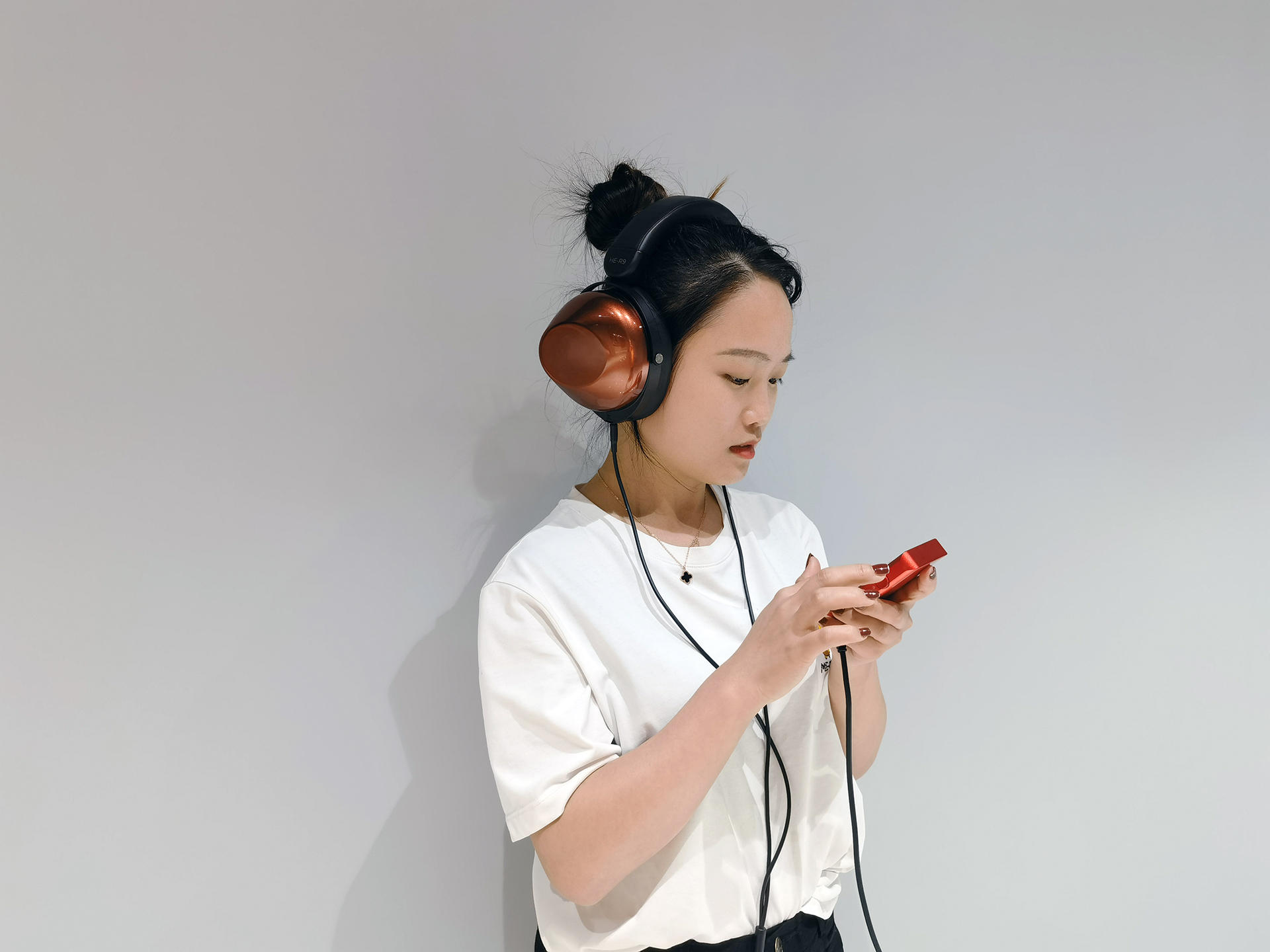 超高(gāo)性價比享受旗艦好(hǎo)聲音(yīn)，HIFIMAN HE-R9動圈封閉大(dà)耳體(tǐ)驗