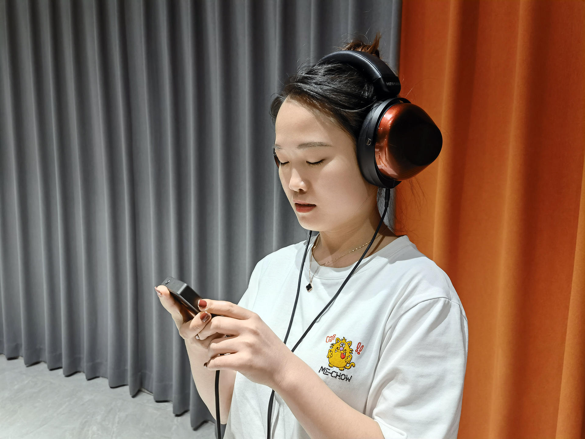 超高(gāo)性價比享受旗艦好(hǎo)聲音(yīn)，HIFIMAN HE-R9動圈封閉大(dà)耳體(tǐ)驗